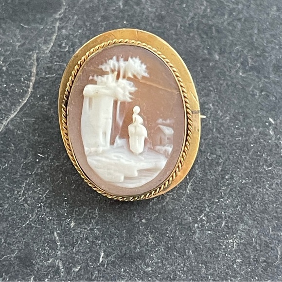 Vintage Antique Cameo hand carved shell with Scenic carving...